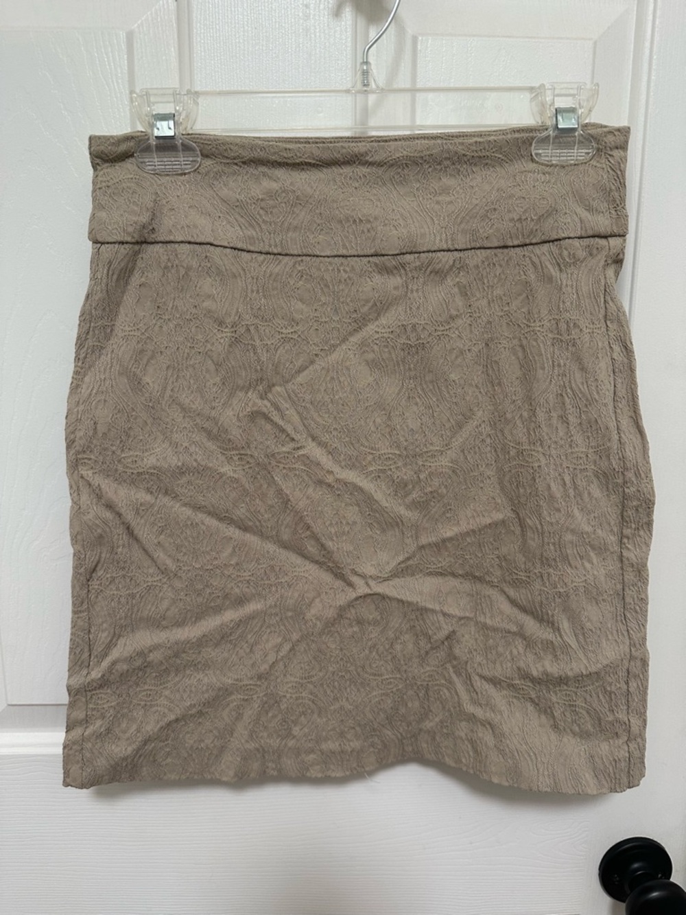0002 Lulu-B Mini Skirt in Taupe Textured Fabric Womens size 4